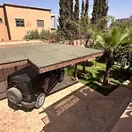 Villa Scil De Luxe, Piscine Chauffee, 3 Suites, Hamam, Jacuzzi Exterieur, Salle De Sport, Service Baby Sitter, Option Gouvernante, Vue Sur L\'Atlas, Parkings Prive, Pas De Vis A Vis !