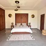 Villa Scil De Luxe, Piscine Chauffee, 3 Suites, Hamam, Jacuzzi Exterieur, Salle De Sport, Service Baby Sitter, Option Gouvernante, Vue Sur L\'Atlas, Parkings Prive, Pas De Vis A Vis !