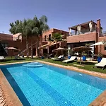 Villa Scil De Luxe, Piscine Chauffee, 3 Suites, Hamam, Jacuzzi Exterieur, Salle De Sport, Service Baby Sitter, Option Gouvernante, Vue Sur L\'Atlas, Parkings Prive, Pas De Vis A Vis !