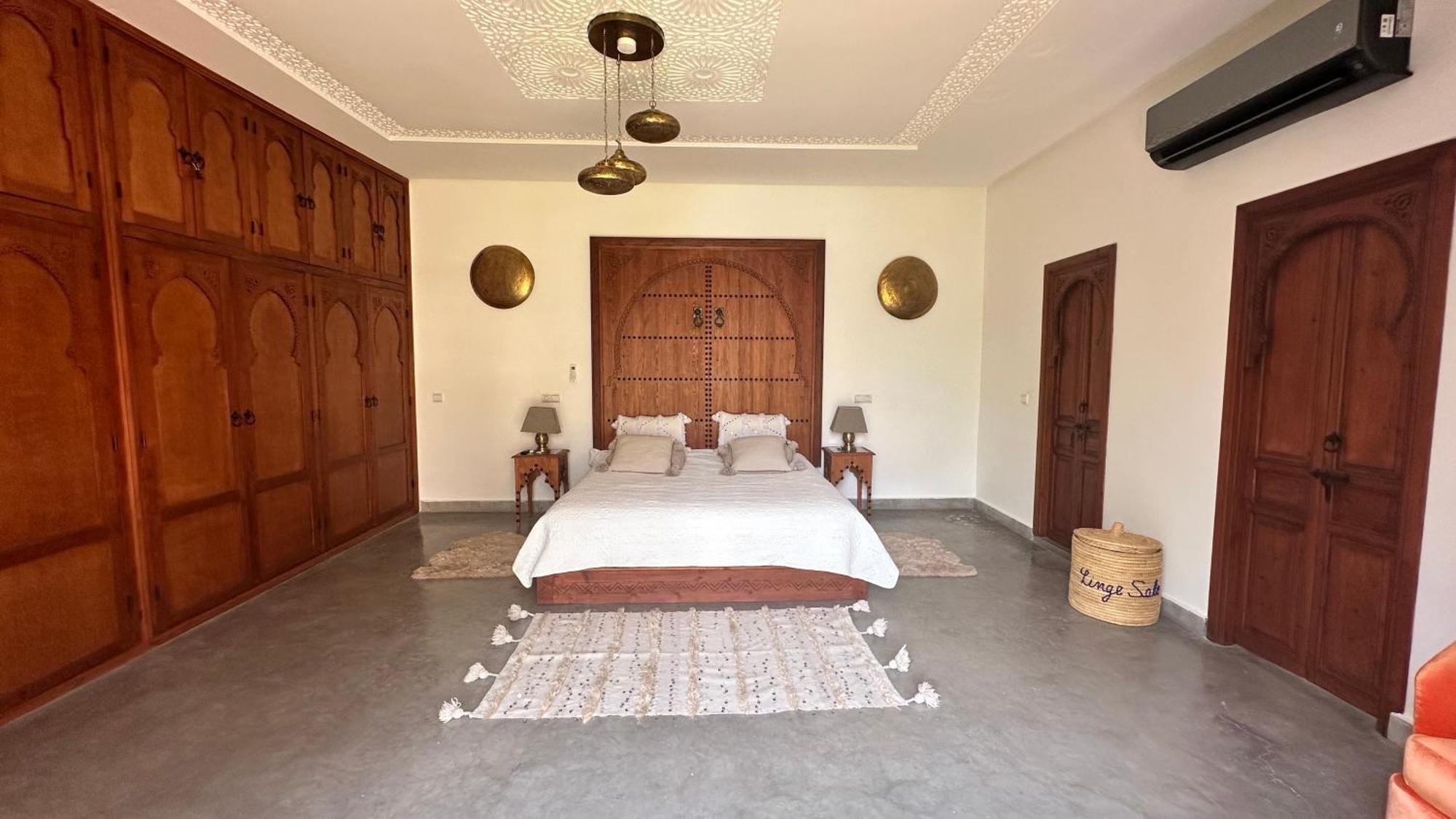 Villa Scil De Luxe, Piscine Chauffee, 3 Suites, Hamam, Jacuzzi Exterieur, Salle De Sport, Service Baby Sitter, Option Gouvernante, Vue Sur L'Atlas, Parkings Prive, Pas De Vis A Vis ! *